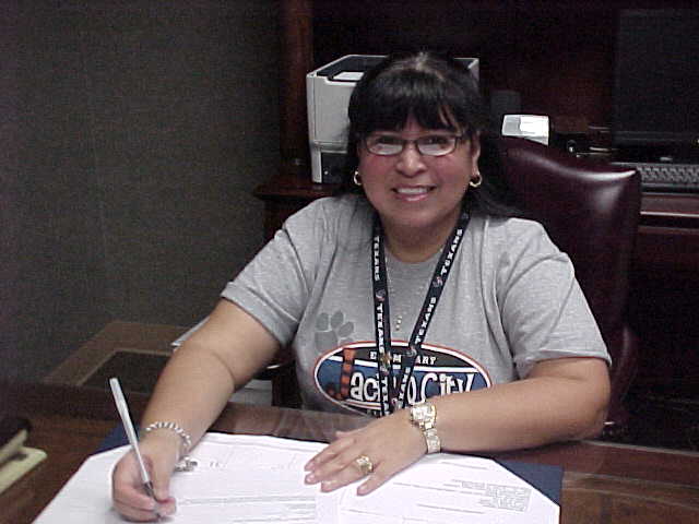 Mayor Ana Diaz MVC-007S An image of Mayor Ana Diaz at her desk